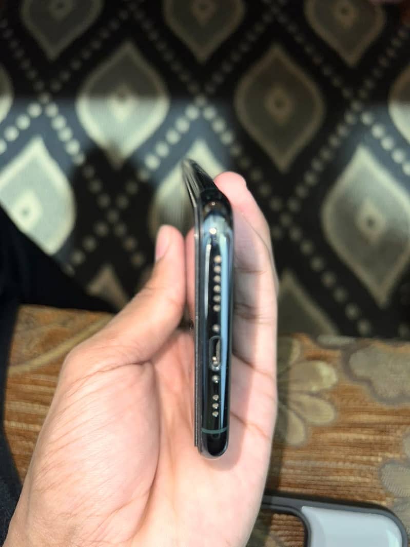 Apple iPhone 11 Pro 1
