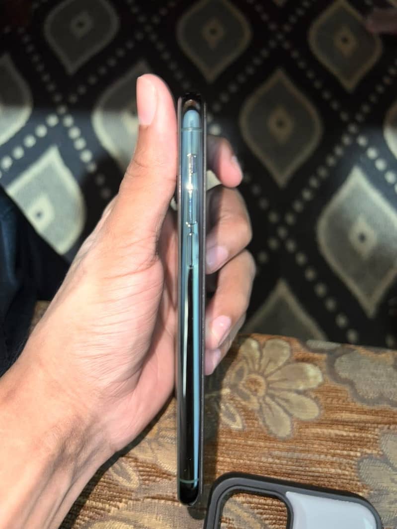 Apple iPhone 11 Pro 2