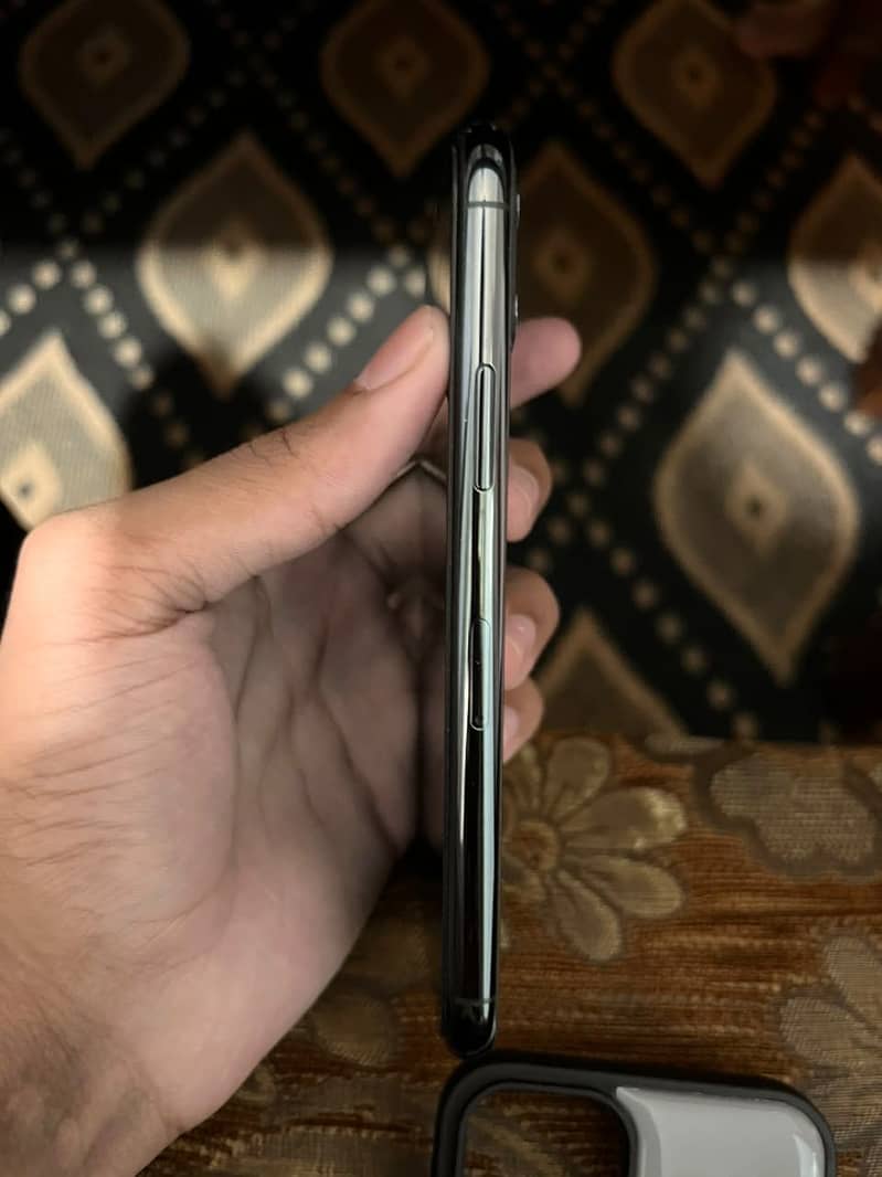 Apple iPhone 11 Pro 3