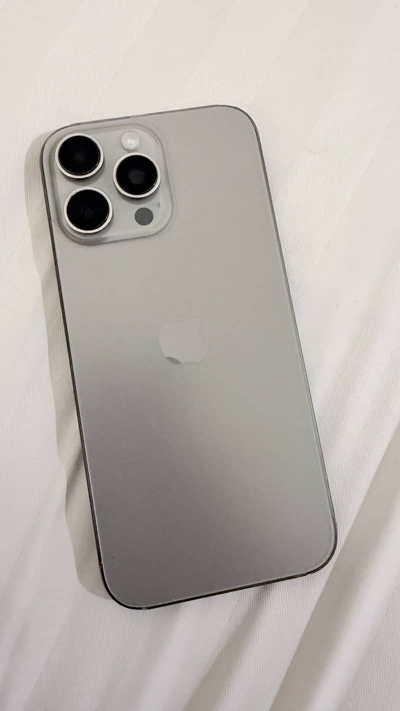 Apple iPhone 16 Pro Max 1