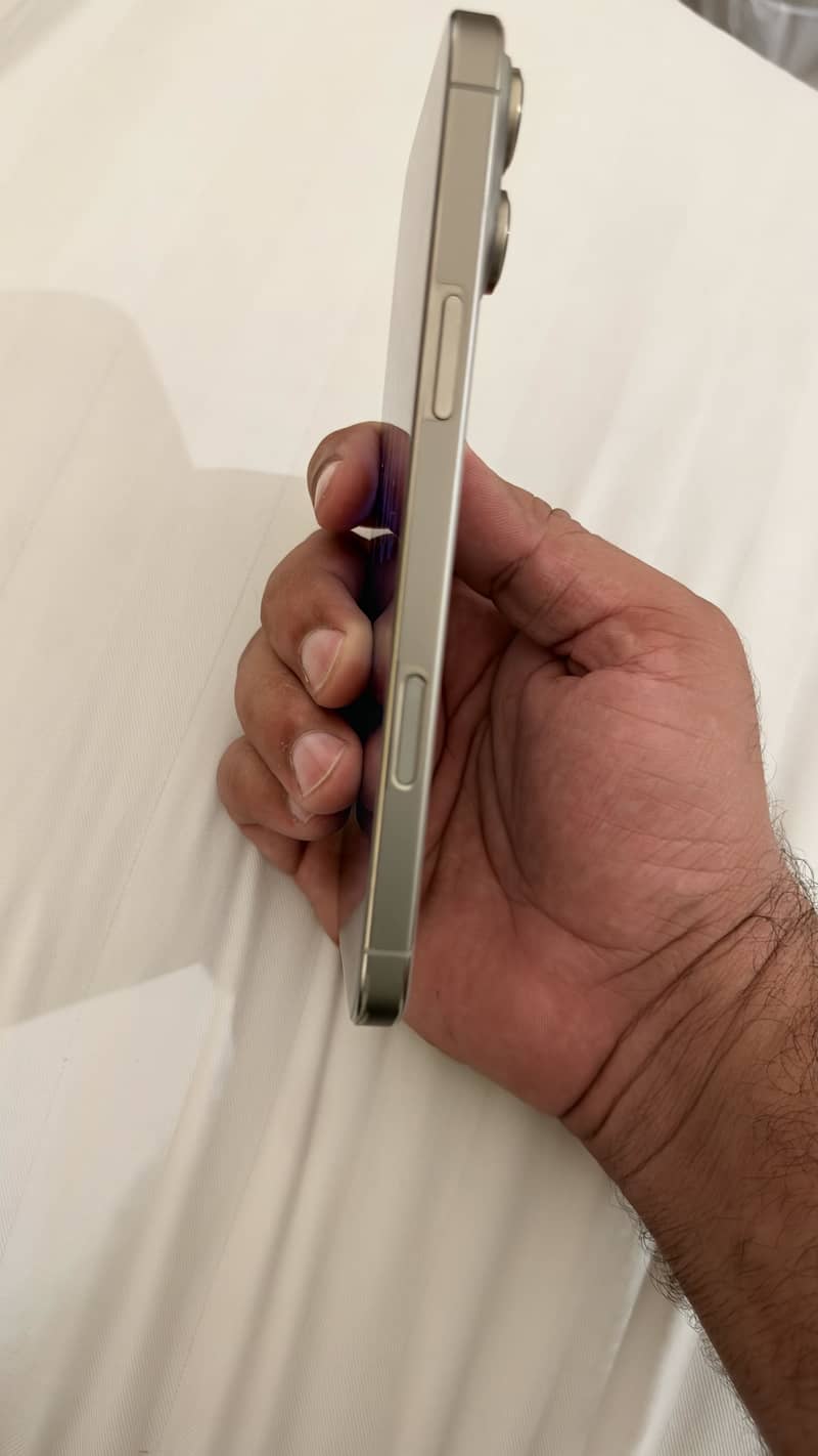 Apple iPhone 16 Pro Max 4