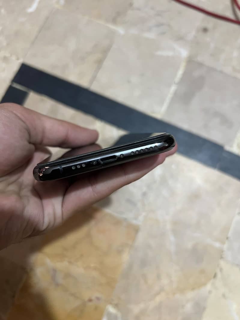 Apple iPhone 11 Pro 4