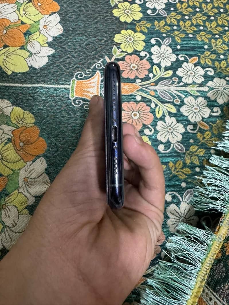 Apple iPhone 11 Pro Max 0