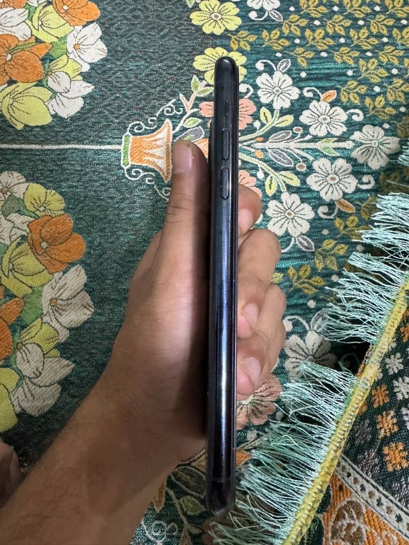 Apple iPhone 11 Pro Max 2