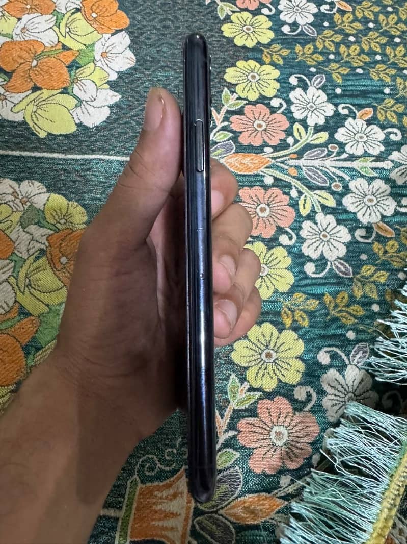 Apple iPhone 11 Pro Max 3