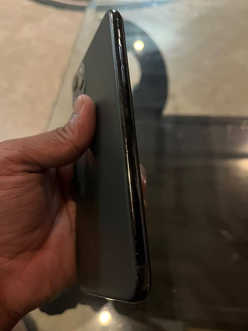 Apple iPhone 11 Pro Max 2