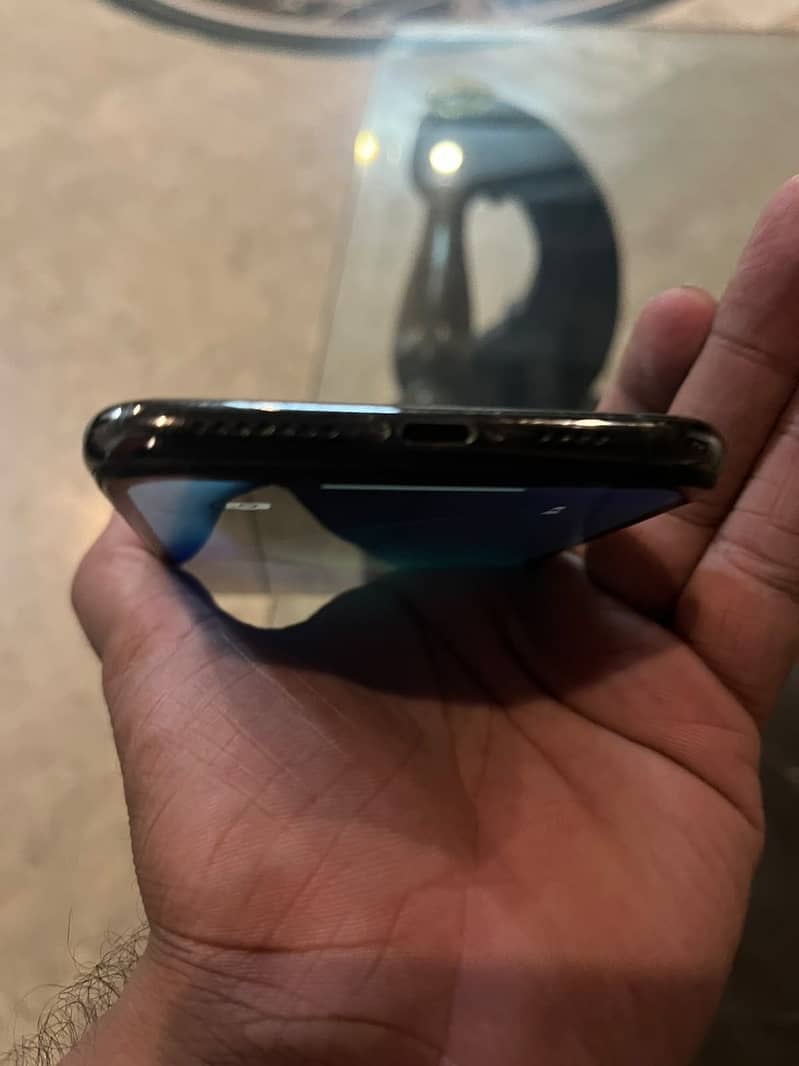 Apple iPhone 11 Pro Max 4
