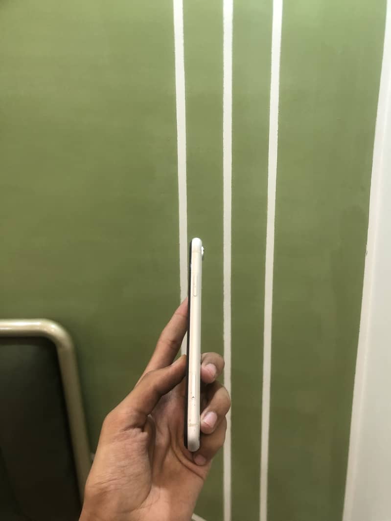 Apple iPhone XR 1