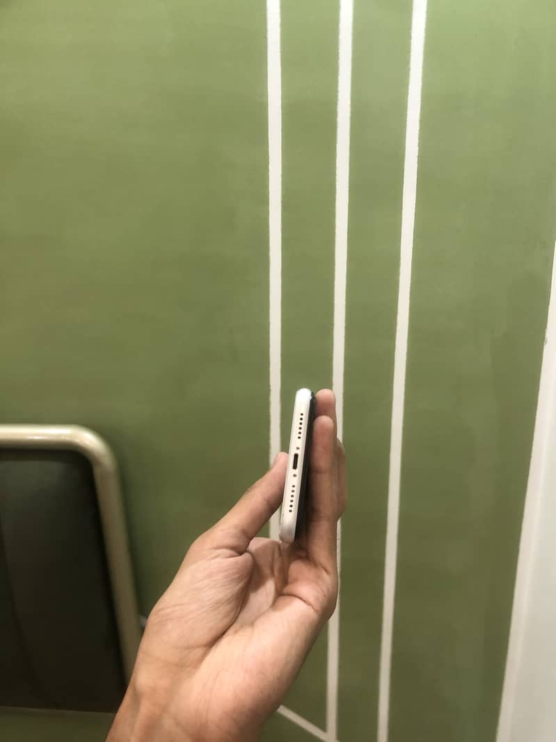 Apple iPhone XR 4