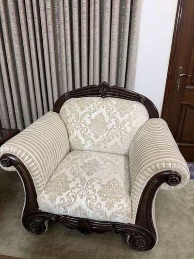 Sofa set for sale.