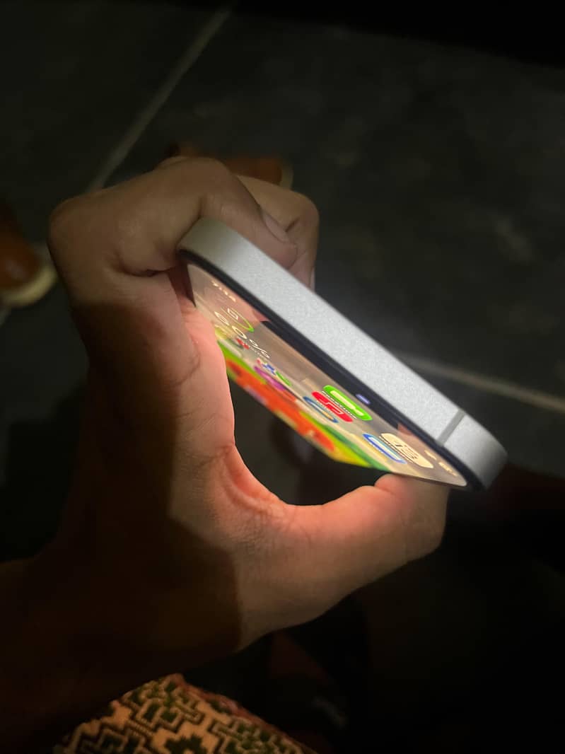 Apple iPhone 12 3