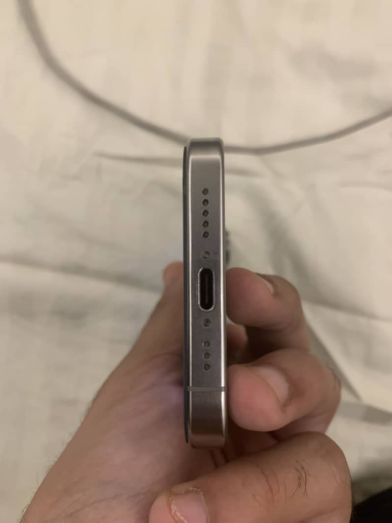 Apple iPhone 15 Pro 3