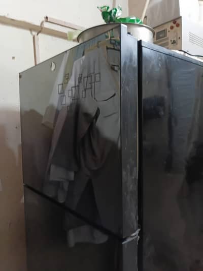 PEL Refrigerator – Glass Door | Excellent Condition Price: Rs. 43,000
