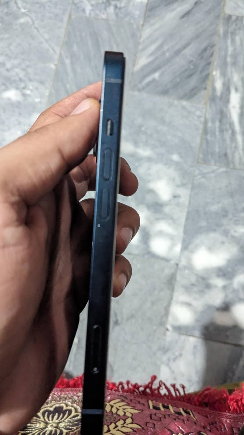 Apple iPhone 13 2