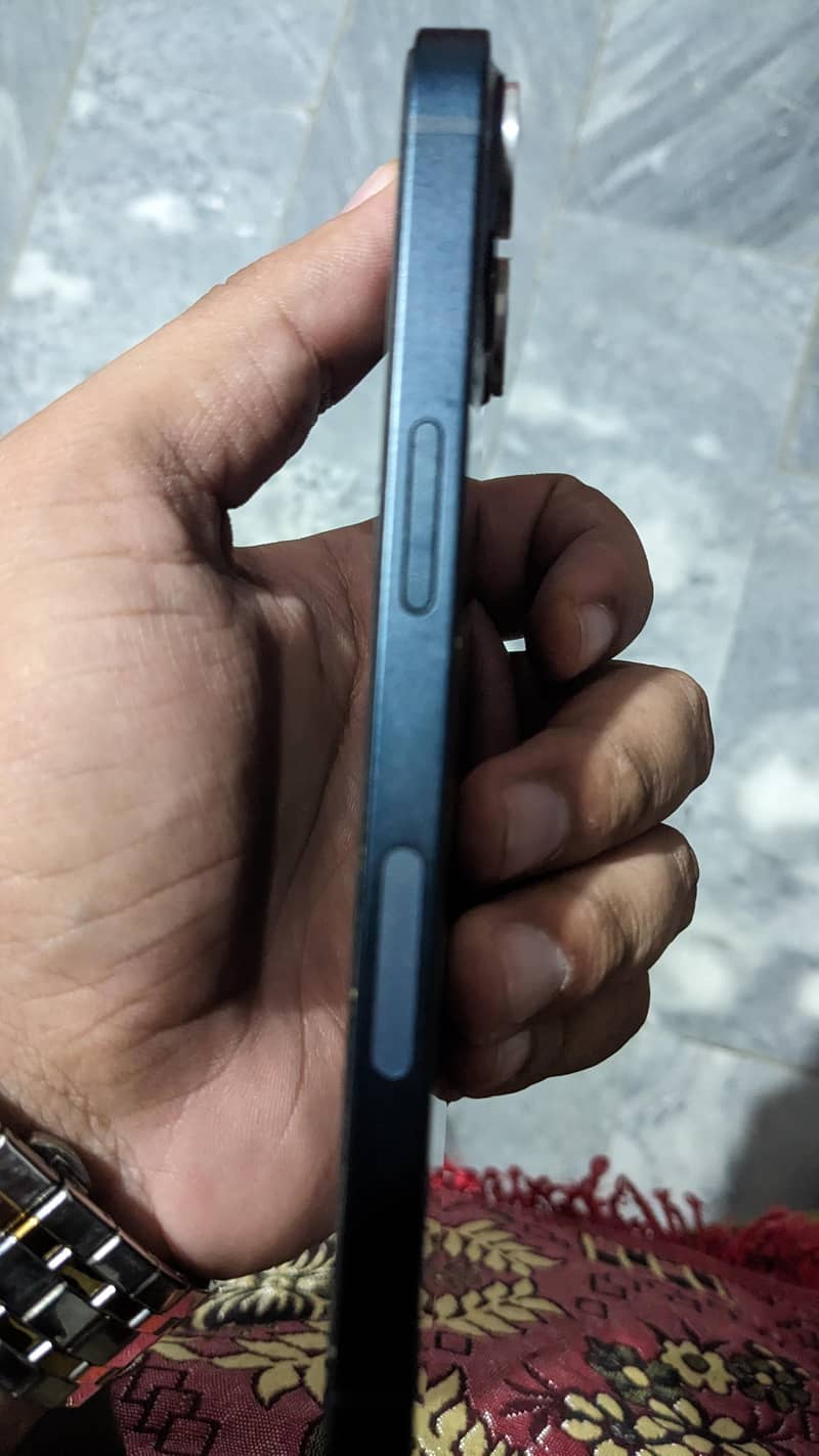Apple iPhone 13 3