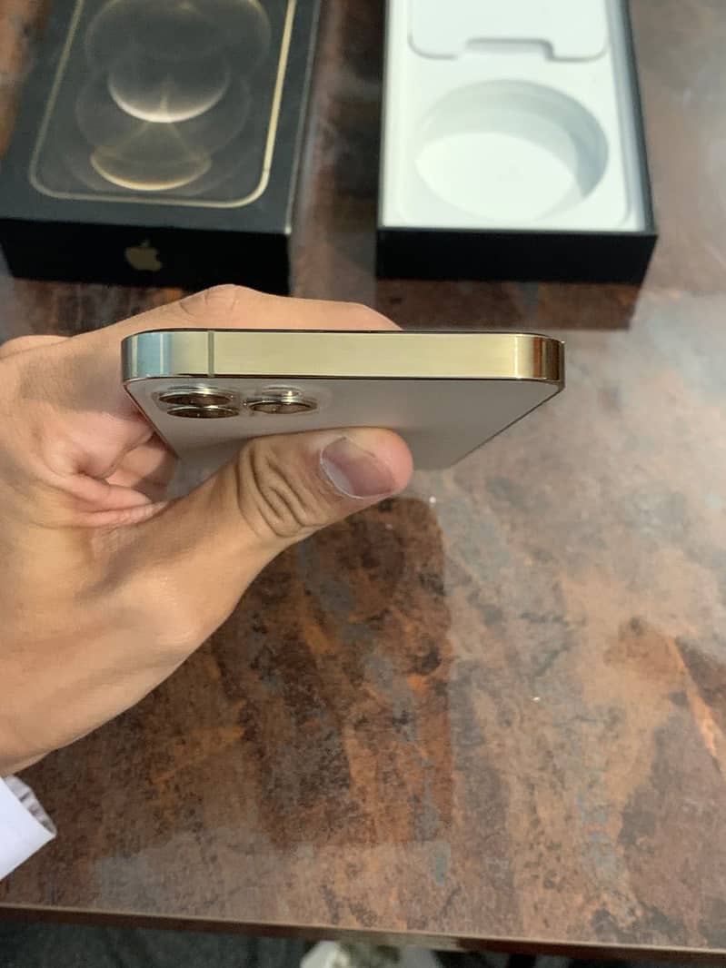 iPhone 12 Pro 4