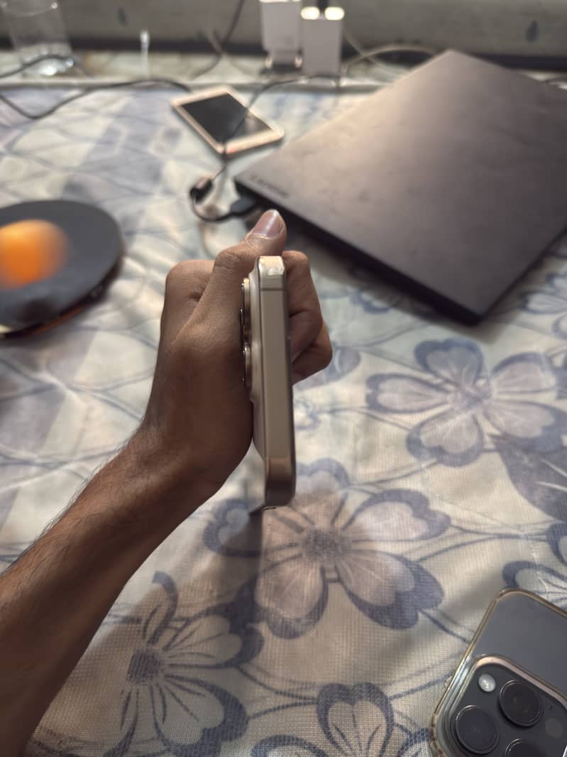 Apple iPhone 16 Pro Max 2