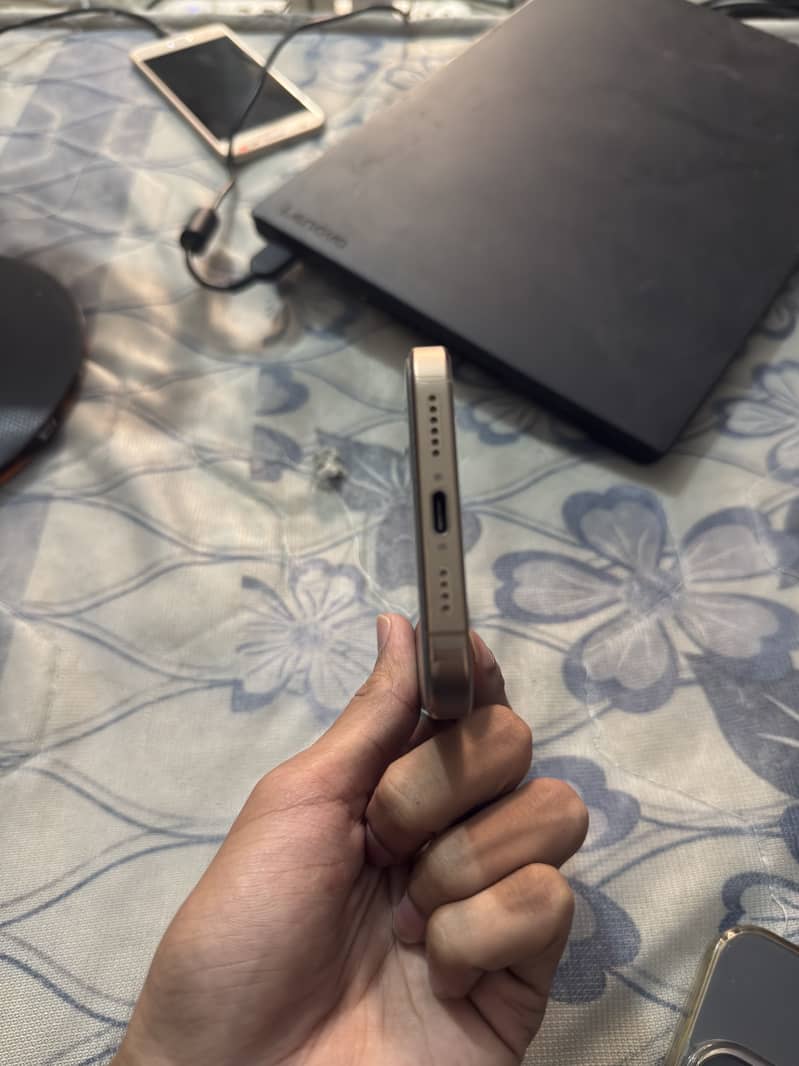 Apple iPhone 16 Pro Max 3