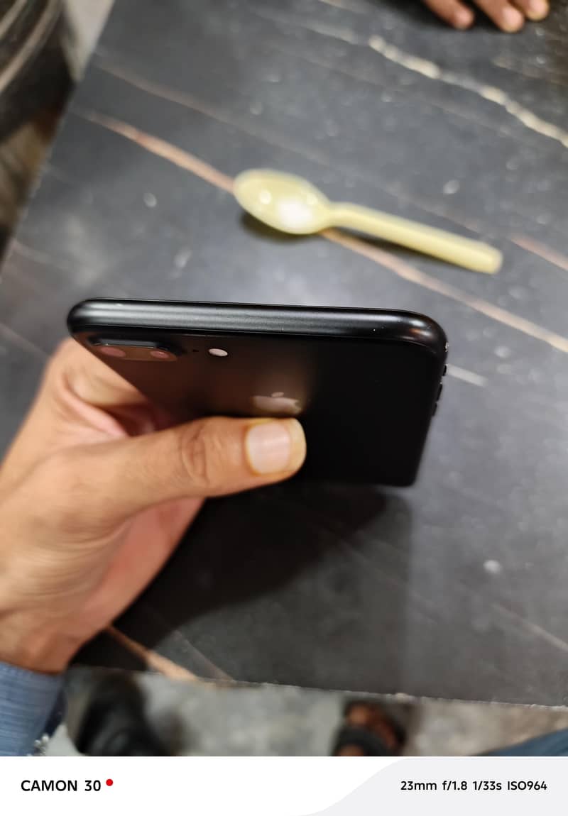 Apple iPhone 7 Plus 6