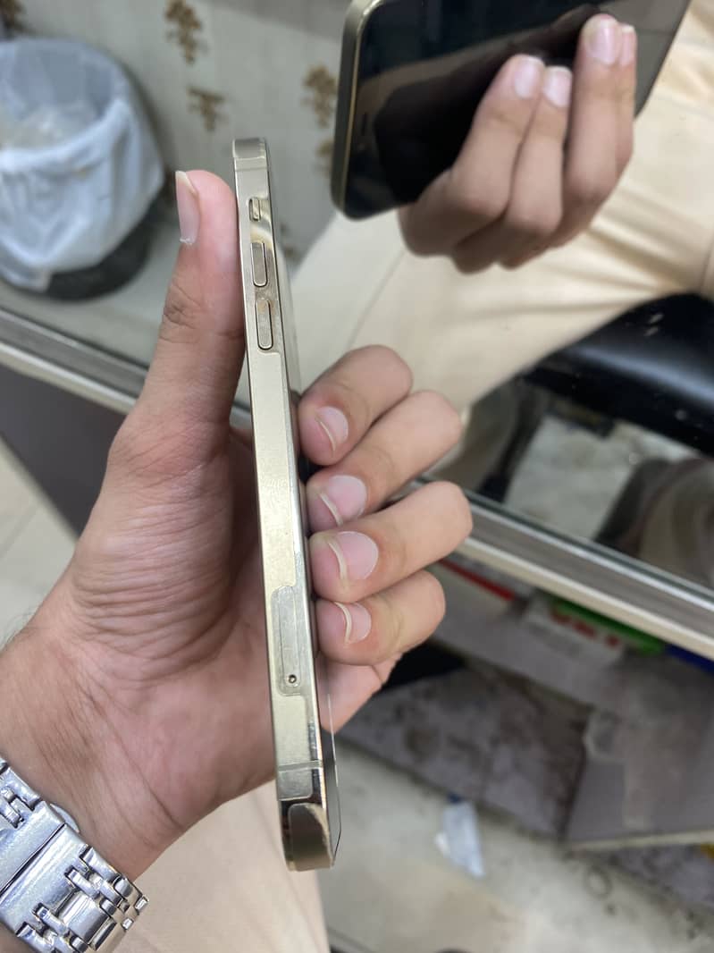 Apple iPhone 12 Pro 3