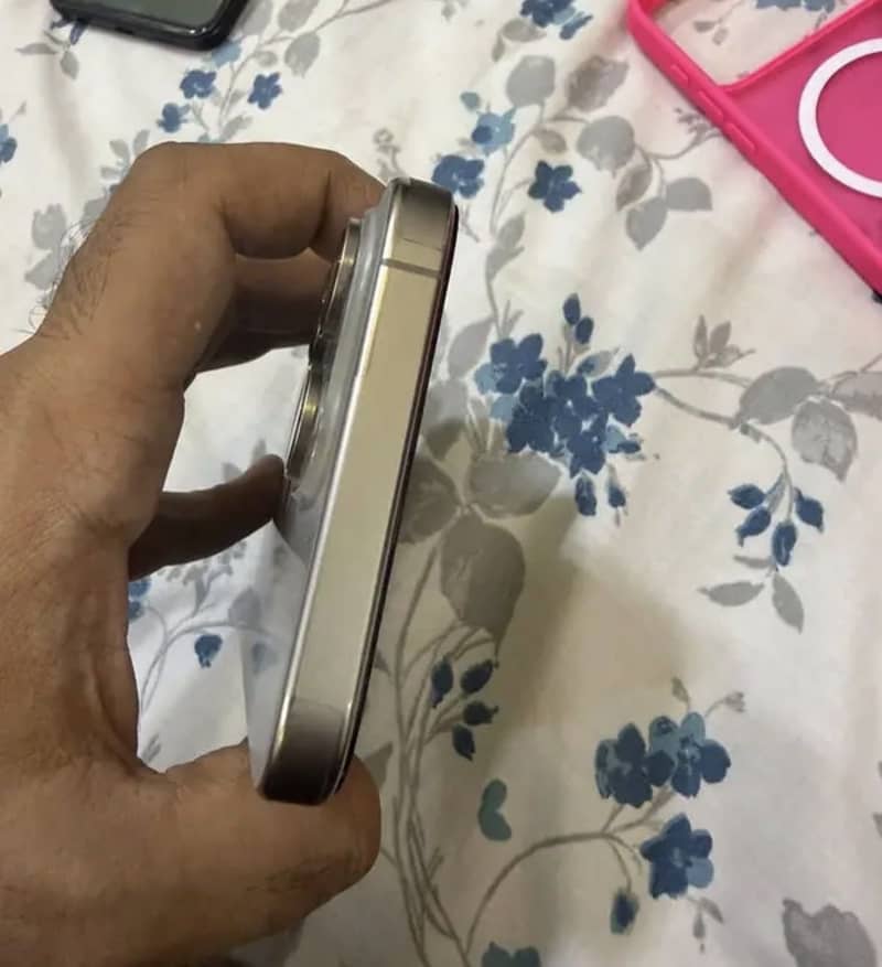Apple iPhone 15 Pro Max 4