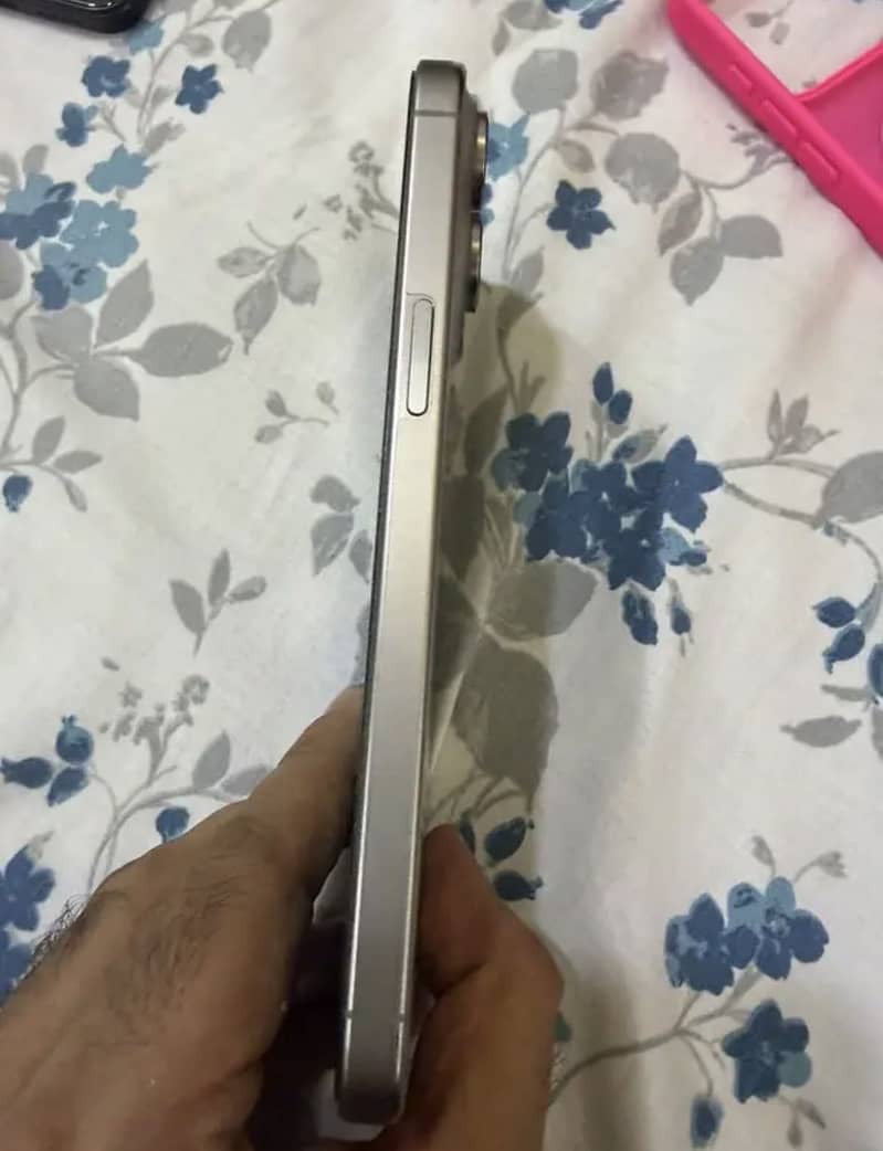 Apple iPhone 15 Pro Max 6