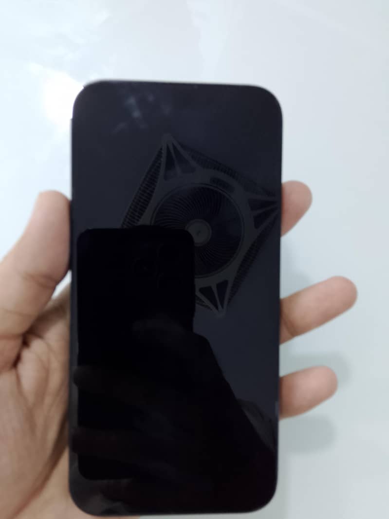Apple iPhone 16e 1