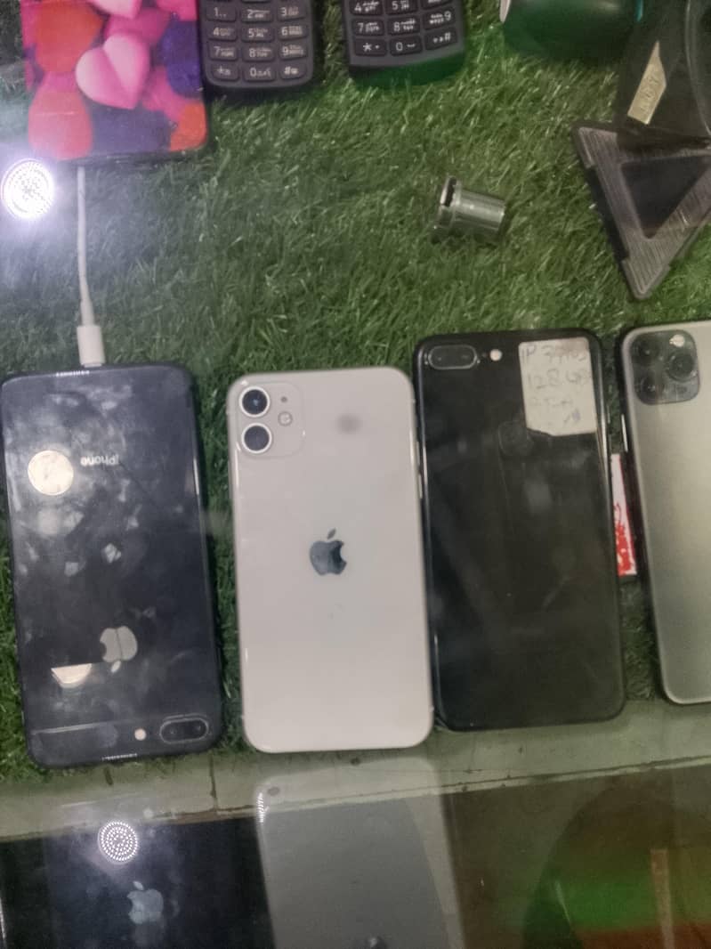 Apple iPhone 11 0