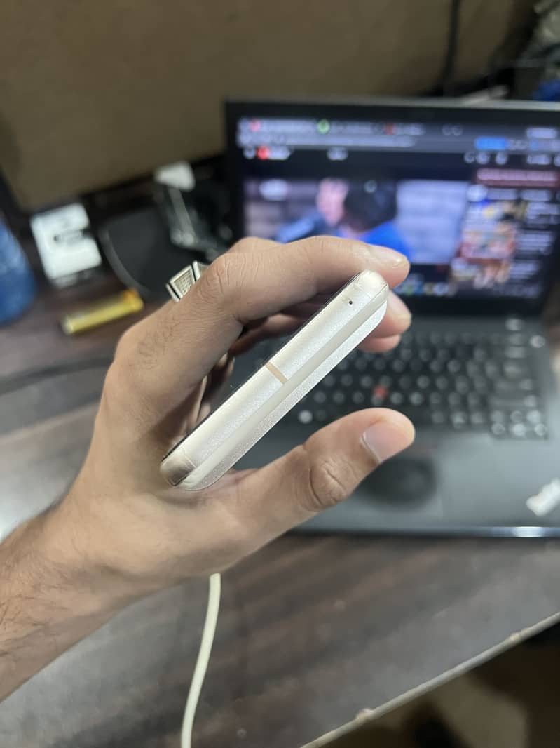Google Pixel 8 3