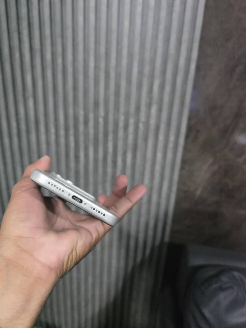 Apple iPhone 17 Pro Max 3