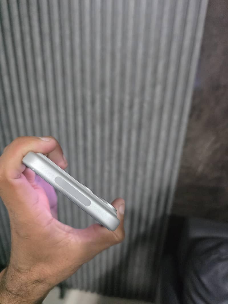 Apple iPhone 17 Pro Max 4