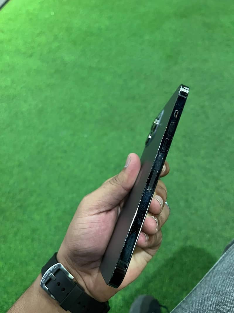 Apple iPhone 12 Pro Max 3