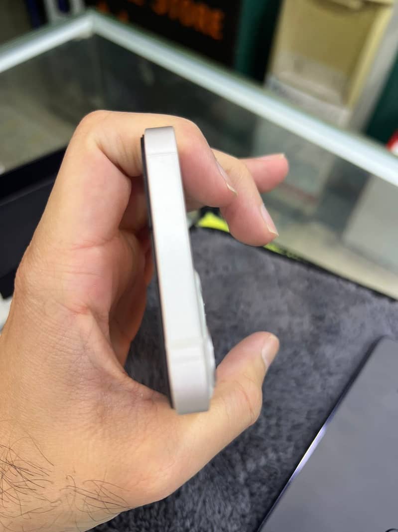 Apple iPhone 13 3