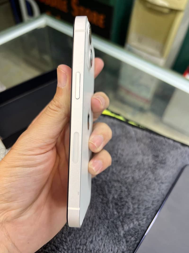 Apple iPhone 13 4