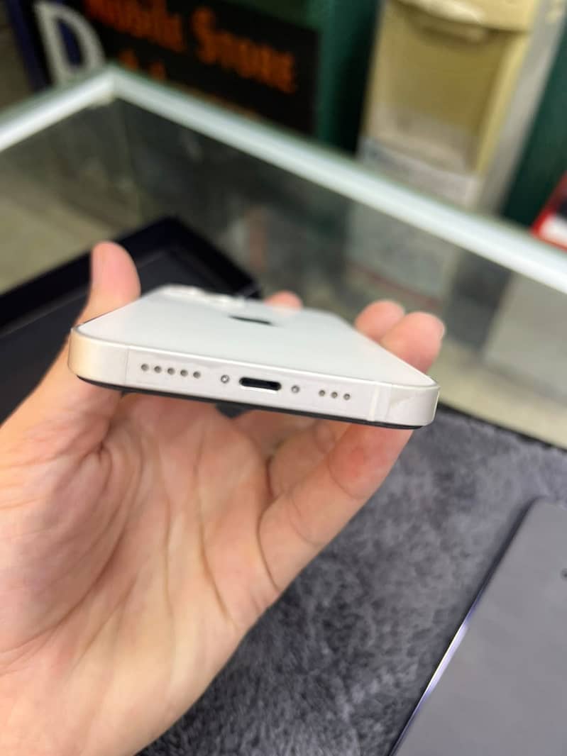 Apple iPhone 13 5