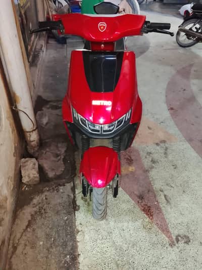 Metro T9 Electric Scooty