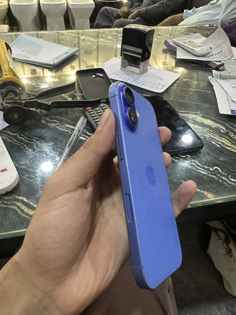Apple iPhone 16 1