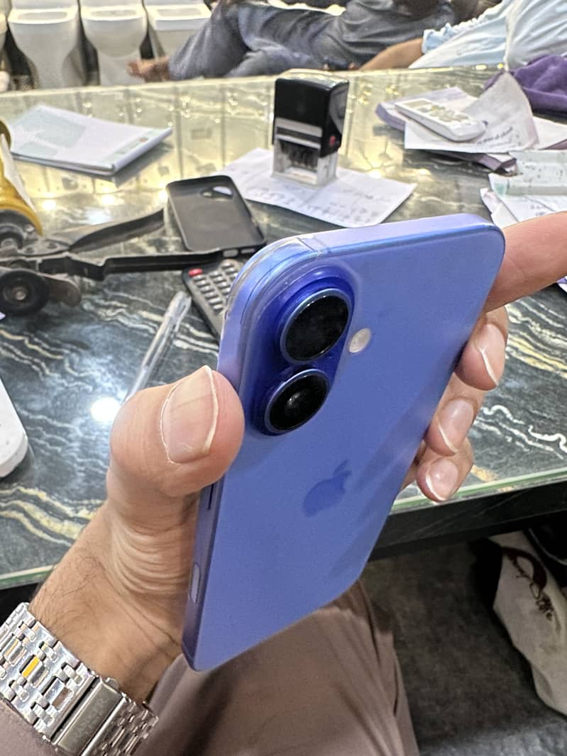Apple iPhone 16 3