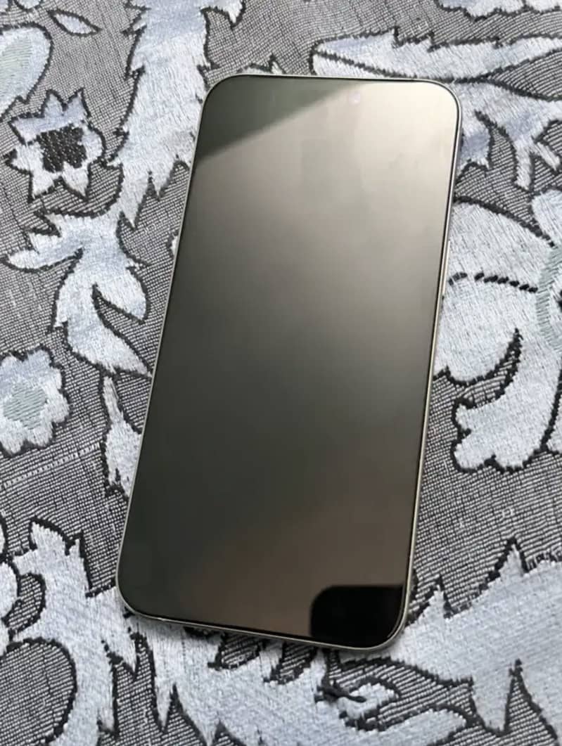 Apple iPhone 15 Pro Max 1