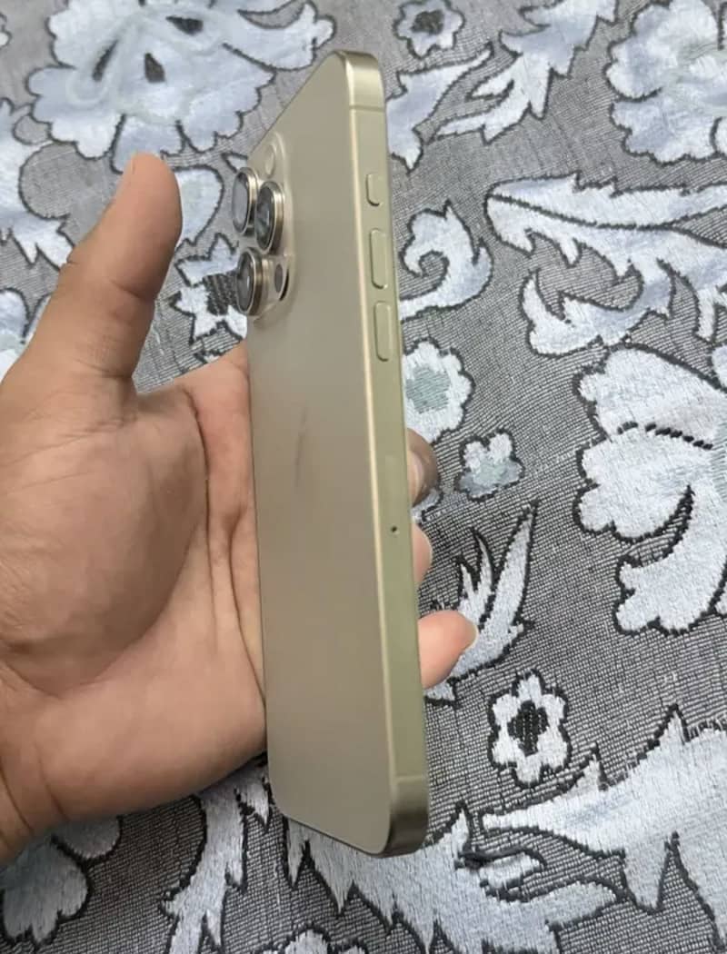 Apple iPhone 15 Pro Max 8
