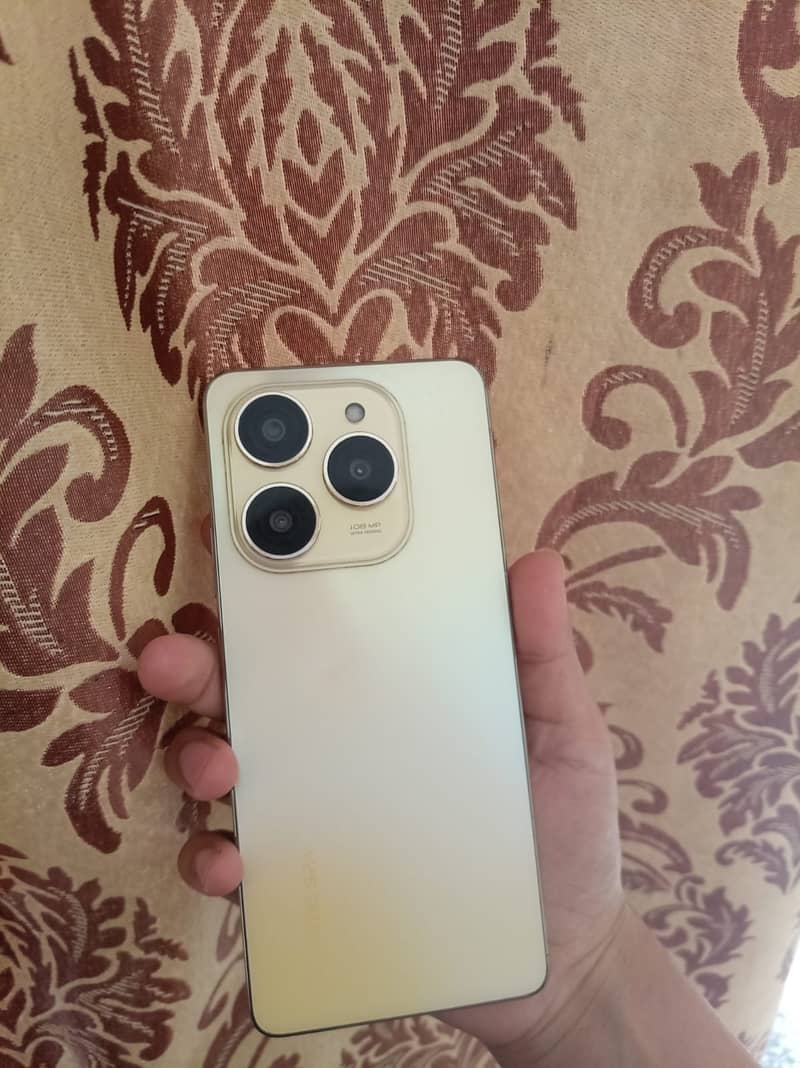 Tecno Spark 20 Pro 0