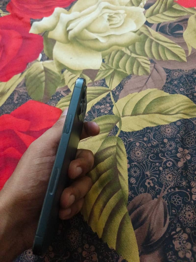 Apple iPhone 12 Pro Max 4