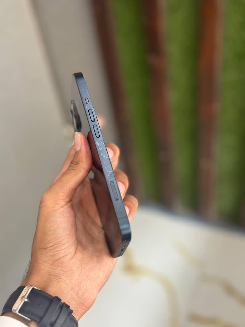 Apple iPhone 13 4