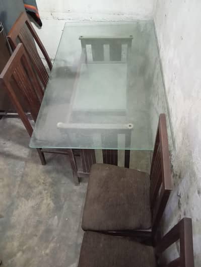 Dining Table with 6 original chairs very good condition