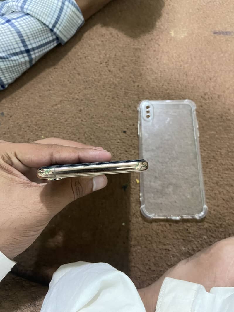 Apple iPhone XS Max 1