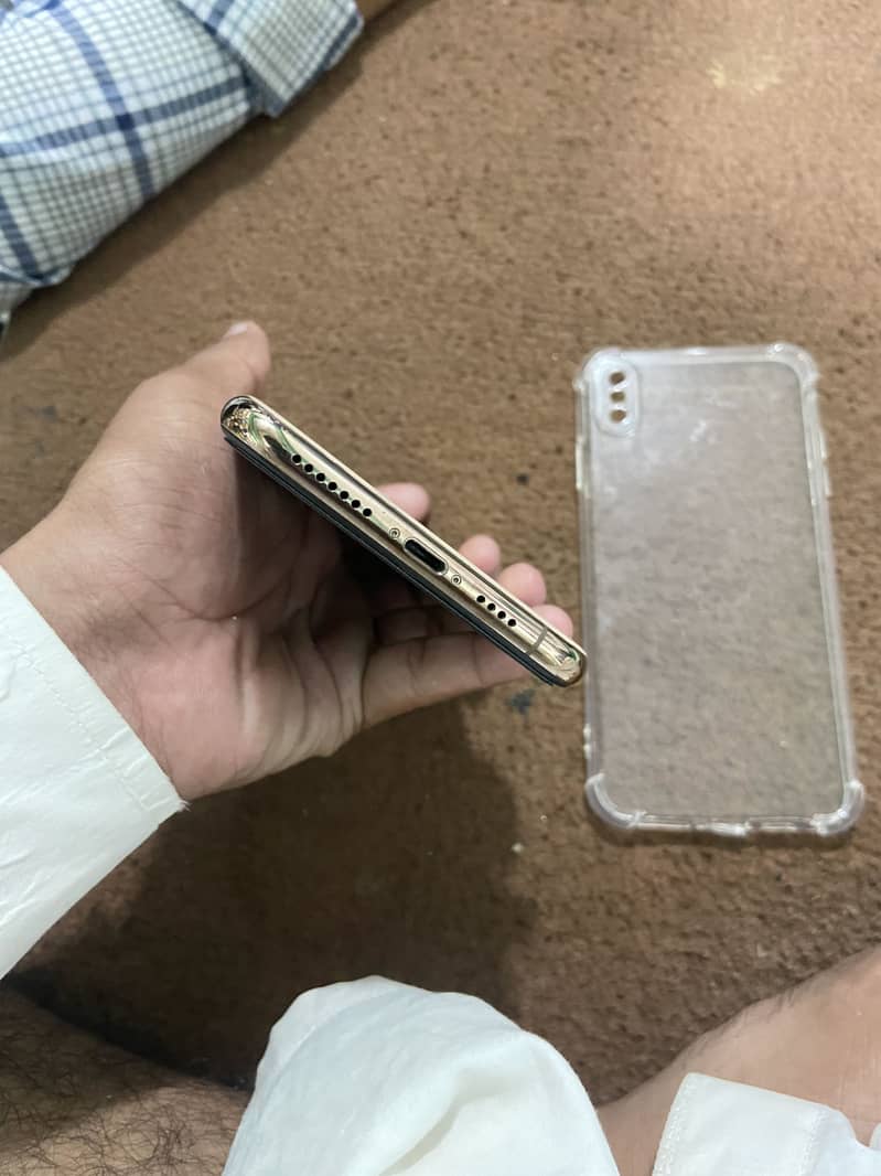 Apple iPhone XS Max 3