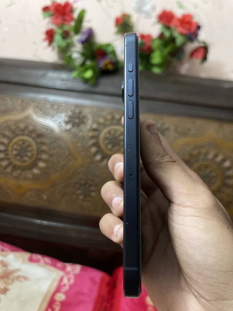 iPhone 15 pro max 4