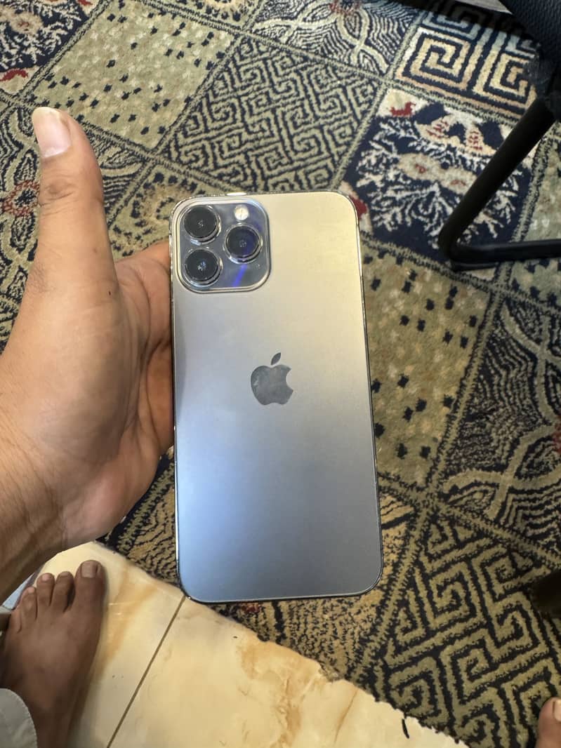 Apple iPhone 13 Pro Max 4