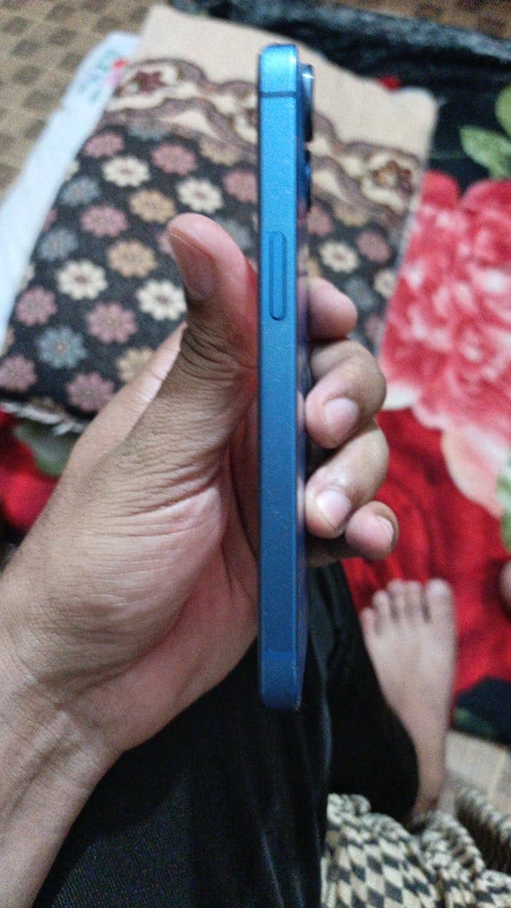 Apple iPhone 13 5
