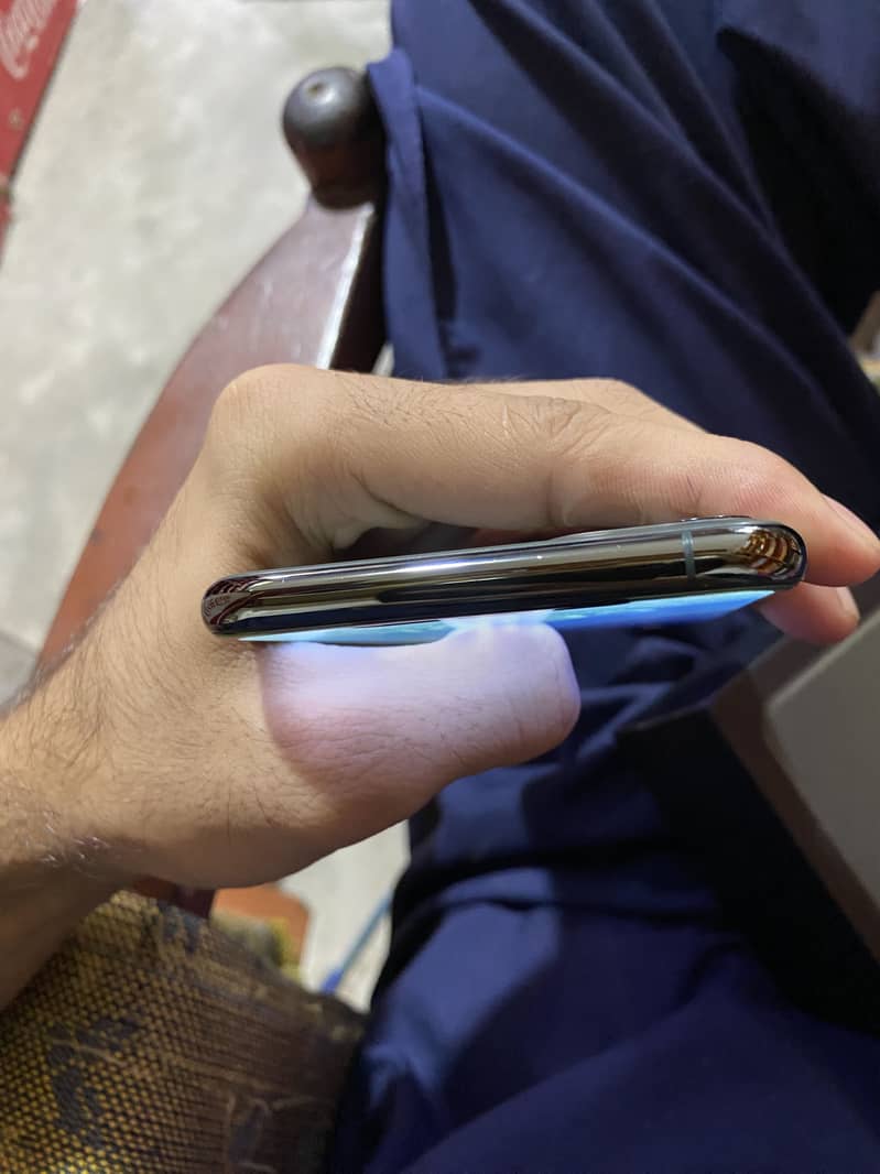 Apple iPhone 11 Pro Max 1